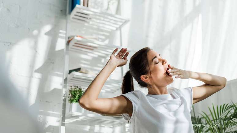 Entre familiares e amigos, o bocejo se espalha com mais facilidade, mostrando a liga&ccedil;&atilde;o entre contagio motor e empatia &ndash; depositphotos.com / HayDmitriy