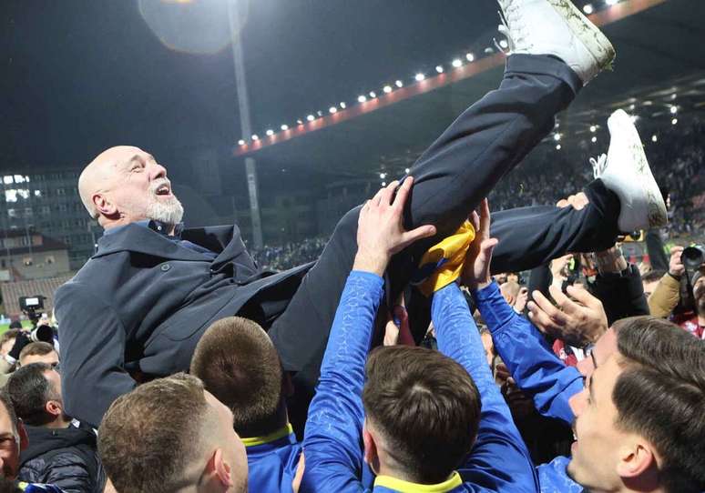 Barbarez conseguiu a vaga na Copa do Mundo em seu primeiro trabalho na carreira &ndash;