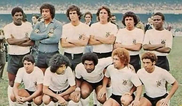 Novo uniforme do Corinthians &eacute; inspirado na camisa de 1976 &ndash; Reprodu&ccedil;&atilde;o