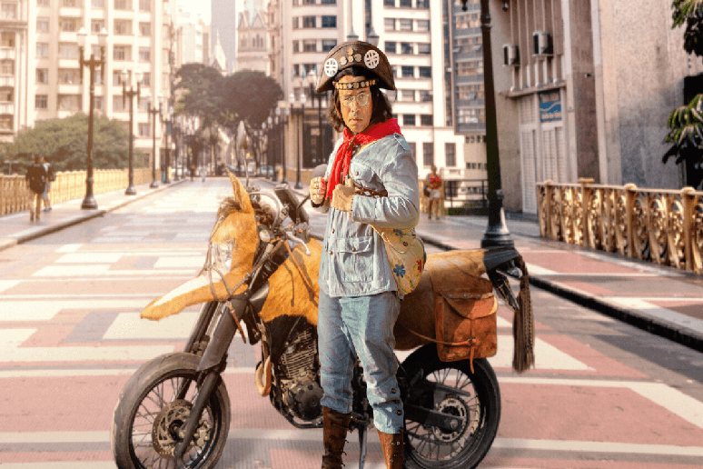 Em &ldquo;O cangaceiro do futuro&rdquo;, Virguley volta para 1927 e &eacute; confundido com Lampi&atilde;o 