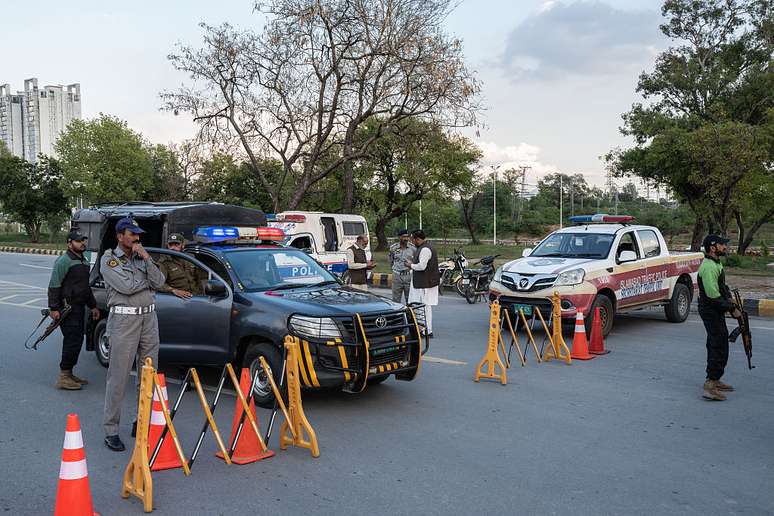 Governo do Paquist&atilde;o implementou forte esquema de seguran&ccedil;a na capital, Islamabad, &agrave;s v&eacute;speras da negocia&ccedil;&atilde;o de paz entre Ir&atilde; e EUAA
