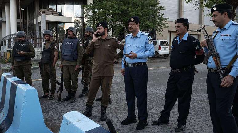 అమెరికా, ఇరాన్ మధ్య శాంతి చర్చలకు సన్నాహకంగా పోలీసులు, భద్రతా బలగాలను మోహరించడంతో పాకిస్థాన్ రాజధాని ఇస్లామాబాద్ వీధులు ప్రశాంతంగా మారాయి.