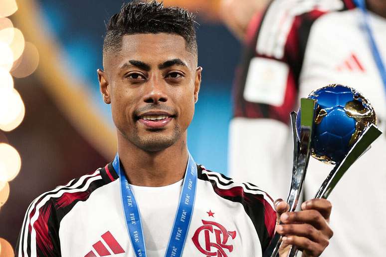 Bruno Henrique &eacute; o jogador com mais t&iacute;tulos da hist&oacute;ria do Flamengo &ndash;