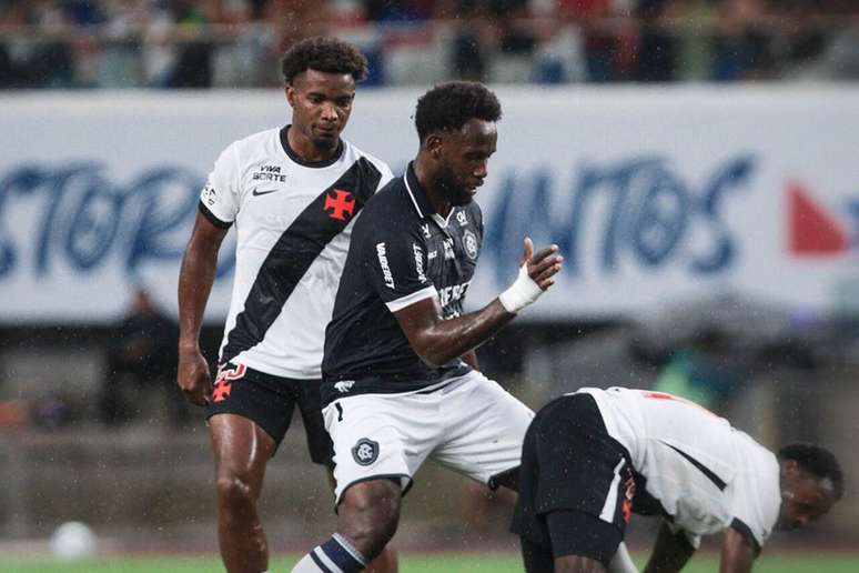 Remo e Vasco protagonizaram um jogo muito movimentado no Mangueir&atilde;o &ndash;