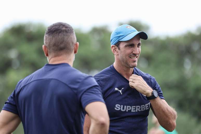 Luis Zubeld&iacute;a ter&aacute; praticamente for&ccedil;a m&aacute;xima para escalar o Fluminense &ndash;