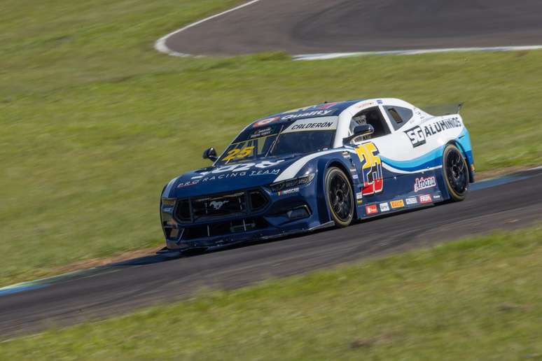 Carro de Tatiana Calder&oacute;n na NASCAR Brasil