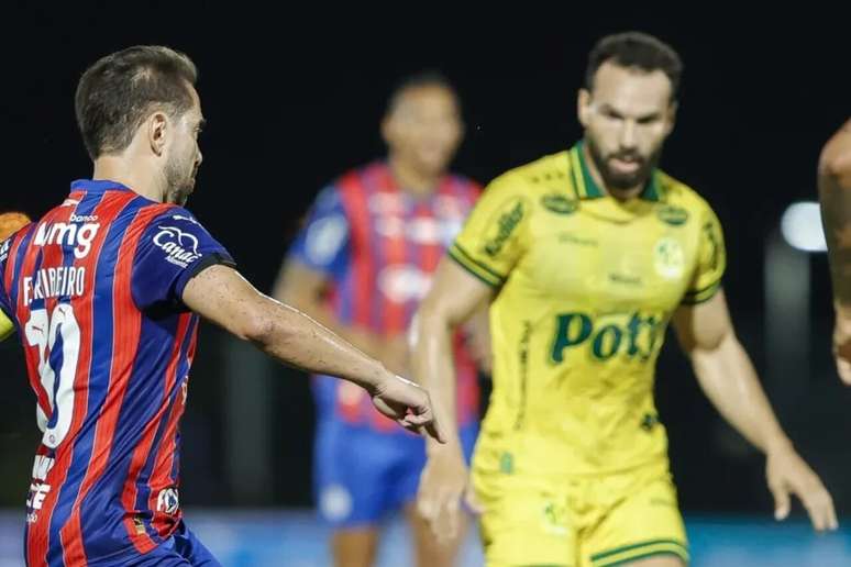 Everton Ribeiro (&agrave; esquerda) foi um dos destaques do Bahia&nbsp; contra o Mirassol.