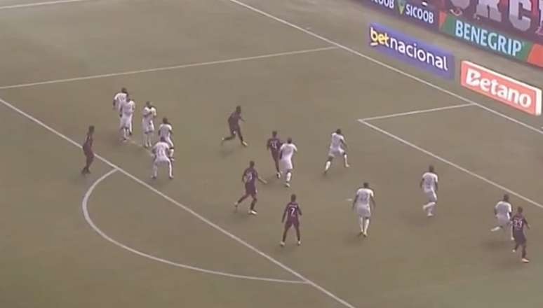 Athletico tem dificuldade, mas bate a Chapecoense em casa pelo Brasileir&atilde;o &ndash;