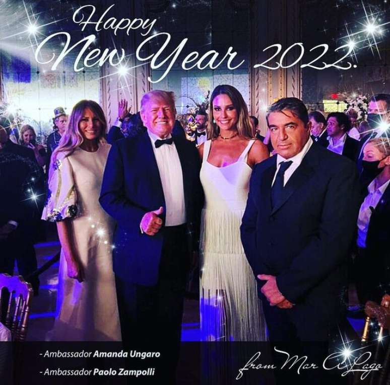 Melania Trump, Donald Trump, Amanda Ungaro e Paolo Zampolli no R&eacute;veillon de 2022 em Mar-a-Lago