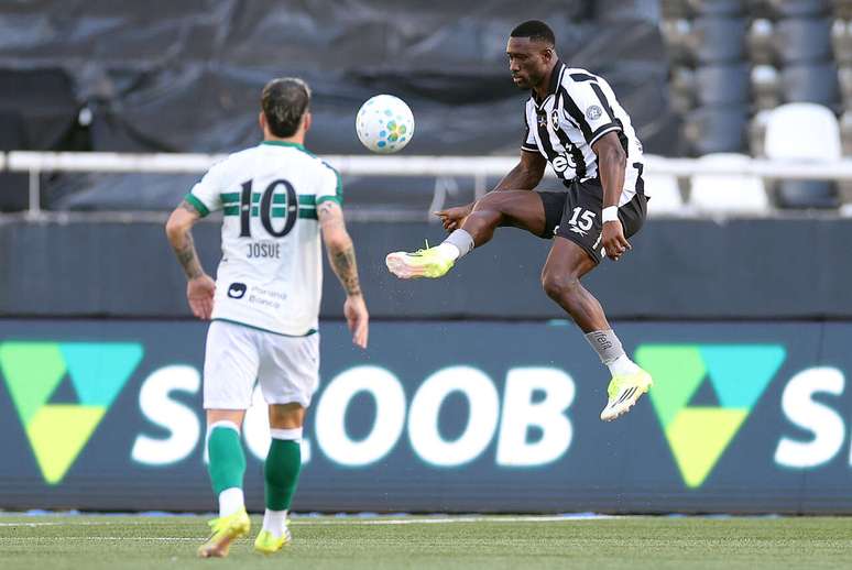 Botafogo fica no empate com Coritiba &ndash;