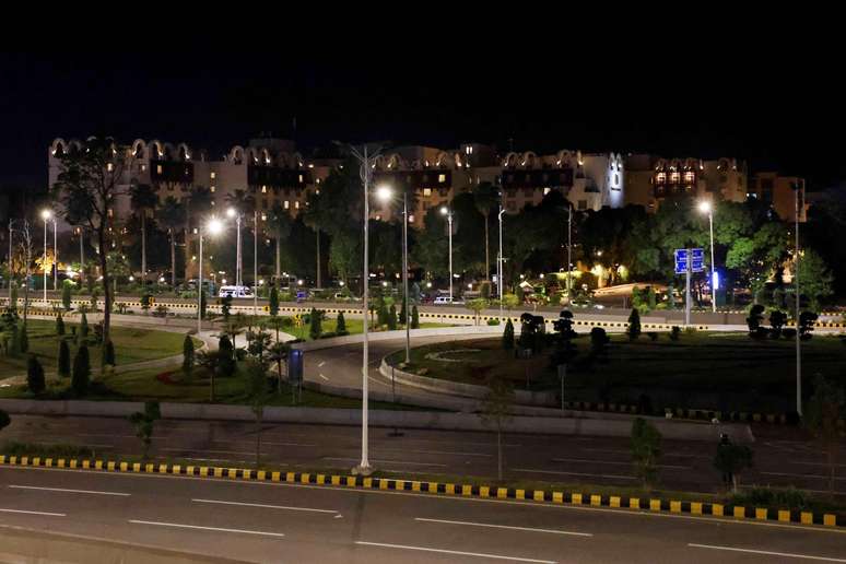 Encontro ocorre no Serena Hotel, em Islamabad, sob forte esquema de seguran&ccedil;a