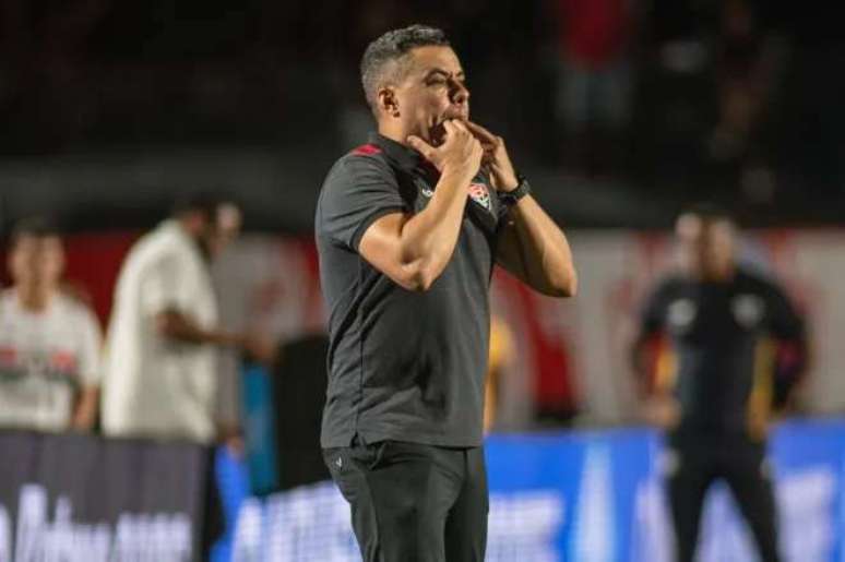 விட்டோரியாவின் பொறுப்பாளராக களத்தின் விளிம்பில் ஜெய்ர் வென்ச்சுரா