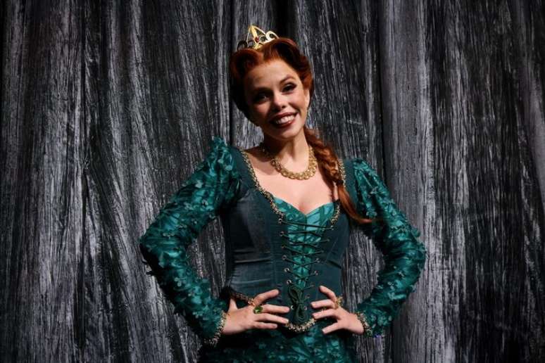 Fabi Bang (na foto) e Myra Ruiz se dividem no papel de Fiona em 'Shrek, o Musical'