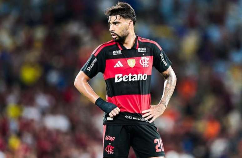 பெட்ரோவின் கோலைக் கொண்டாடும் ஃபிளமெங்கோ வீரர்கள் –