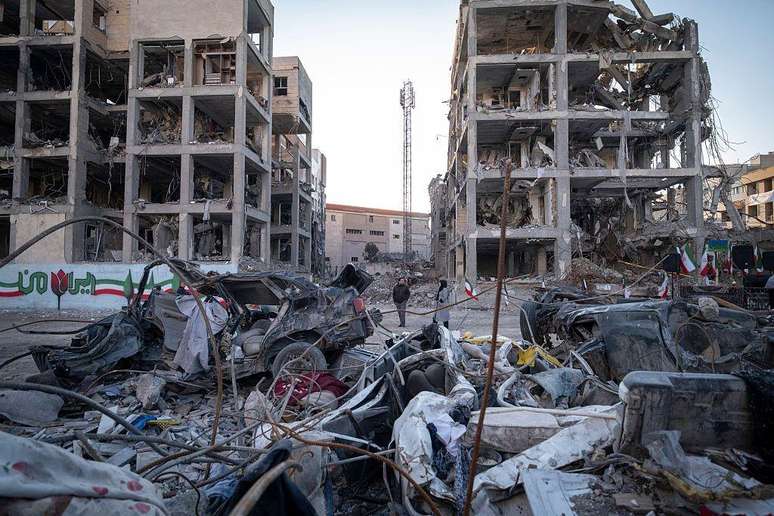 A a&ccedil;&atilde;o militar dos EUA e de Israel causou destrui&ccedil;&atilde;o no Ir&atilde; desde o in&iacute;cio da guerra, em fevereiro