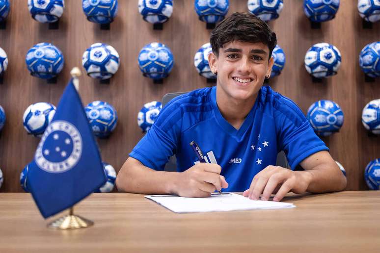 Cruzeiro assina primeiro contrato profissional com Henrique Lemos, filho de Fagner &ndash;