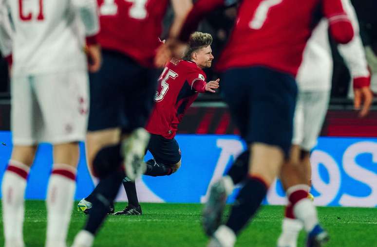 Ch&eacute;quia passou por crise interna antes de confirmar a vaga na Copa &ndash;