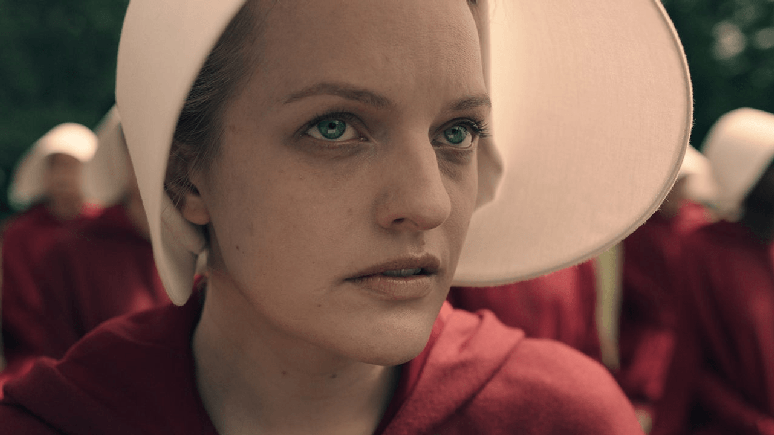 Em &ldquo;The Handmaid&rsquo;s Tale&rdquo;, uma mulher luta para preservar sua identidade em um regime opressor que controla o destino feminino 