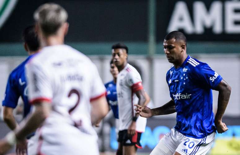 Walace segue afastado do Cruzeiro ap&oacute;s ato de indisciplina nos bastidores da Raposa &ndash;