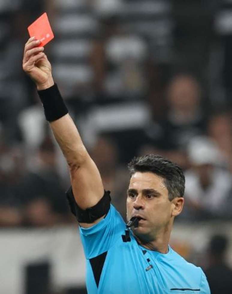 &Aacute;rbitro Fl&aacute;vio Rodrigues de Souza expulsou dois jogadores do Corinthians