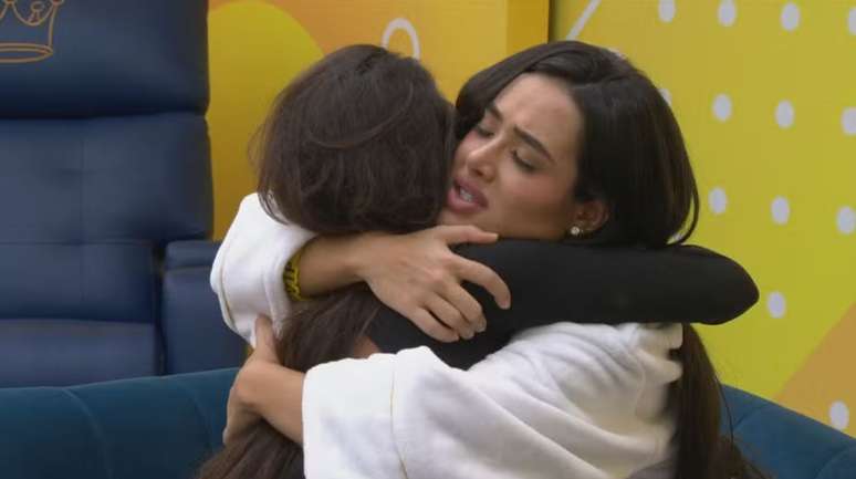 Jordana abra&ccedil;a Gabi no BBB 26