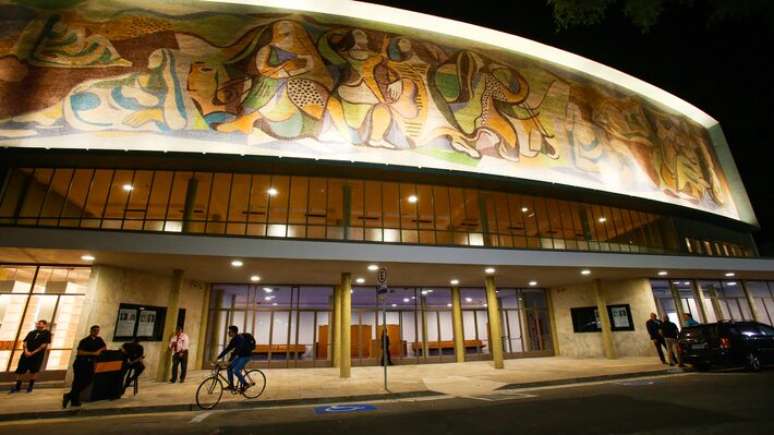 Teatro Cultura Art&iacute;stica receber&aacute; segunda edi&ccedil;&atilde;o do Festival Poesia no Centro, que re&uacute;ne mais de 40 convidados entre poetas, artistas e mediadores ligados ao universo da poesia contempor&acirc;nea