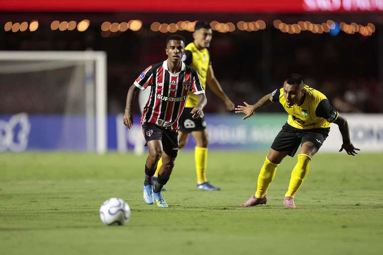 Marcos Ant&ocirc;nio sente a coxa, &eacute; substitu&iacute;do e preocupa o S&atilde;o Paulo &ndash;