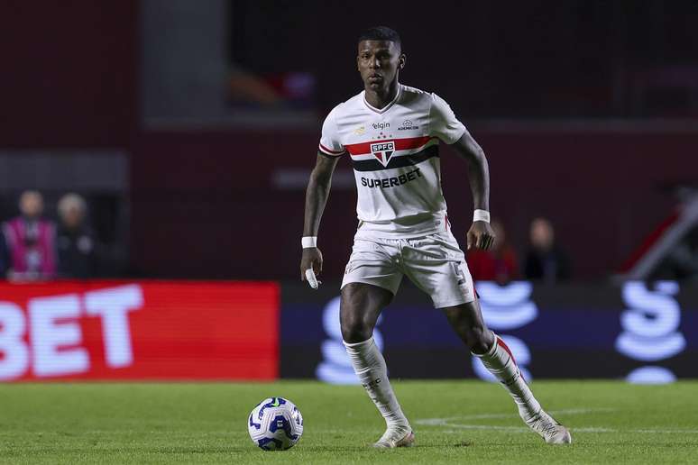 Arboleda segue no Equador e o S&atilde;o Paulo j&aacute; discute uma rescis&atilde;o de contrato com o zagueiro, j&aacute; que ele n&atilde;o retornou e desfalcou a equipe.