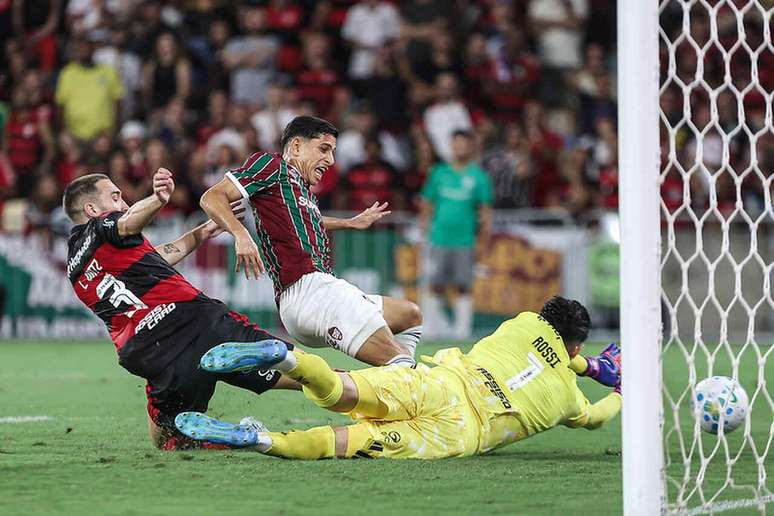 Savarino marcou contra o Flamengo e encerrou jejum de dez jogos pelo Fluminense &ndash;
