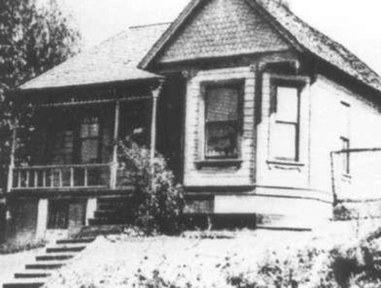 A casa de Los Angeles onde ocorreram as primeiras manifesta&ccedil;&otilde;es registradas de glossolalia, em foto de 1907, de autor desconhecido