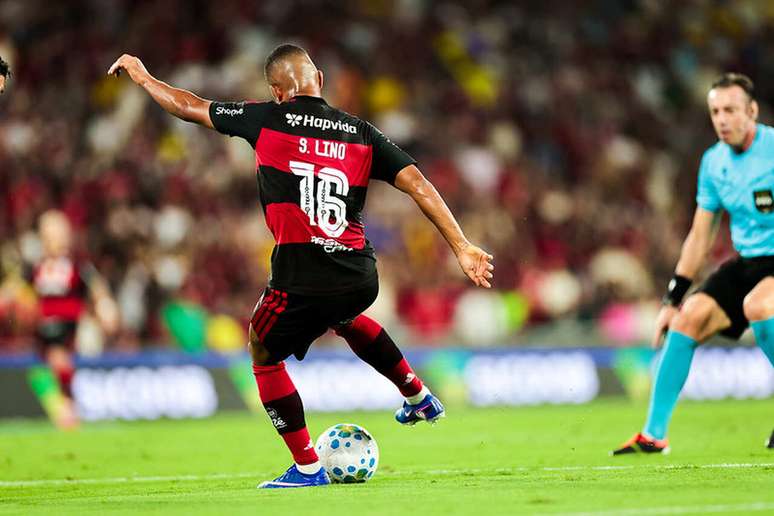 Samuel Lino chega a dez participa&ccedil;&otilde;es em gols em 2026 pelo Flamengo &ndash;