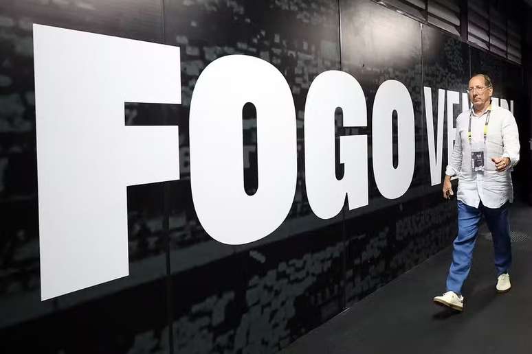 John Textor nas instala&ccedil;&otilde;es do Botafogo 