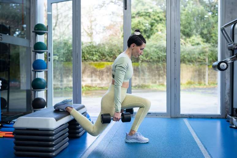 బల్గేరియన్ స్క్వాట్ వారి దిగువ అవయవాలను బలోపేతం చేయాలని చూస్తున్న వారికి పూర్తి ఎంపిక