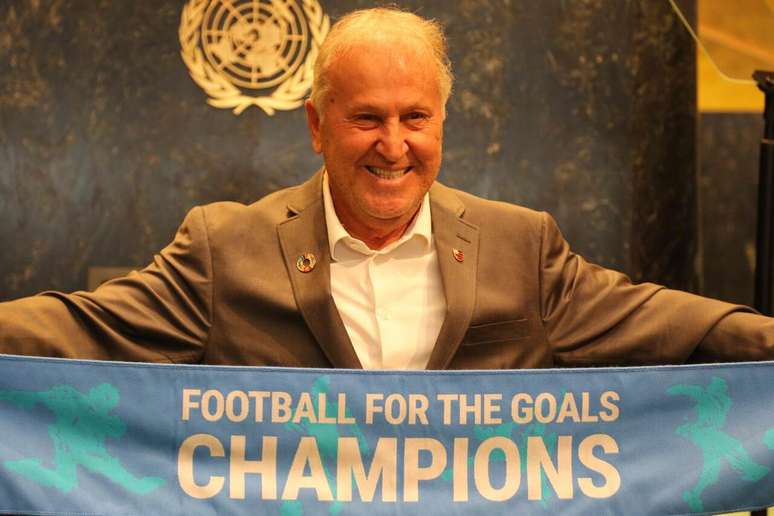 No sal&atilde;o da Assembleia Geral, o embaixador do Flamengo Zico, oficializou a ades&atilde;o do Flamengo ao Futebol pelos ODS  -