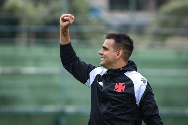 Matheus Curopos &eacute; o t&eacute;cnico do Vasco sub-20 &ndash;