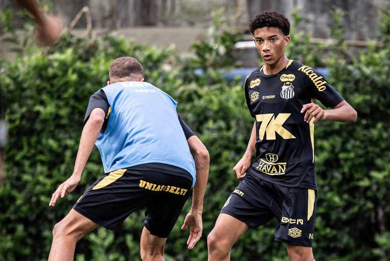 Atleta n&atilde;o chegou a atuar na equipe sub-20 durante o impasse &ndash; Fotos: Raul Baretta/ Santos FC