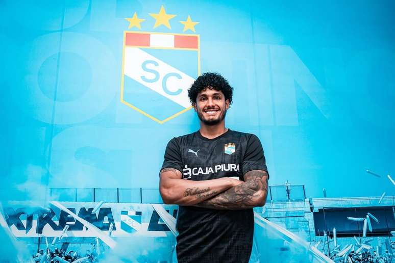 Cris &eacute; apresentado pelo Sporting Cristal