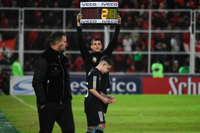 Mateo Apolonio em estreia pelo Riestra, aos 14 anos