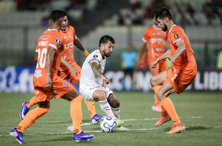 Fluminense empatou com La Guaira na estreia &ndash;