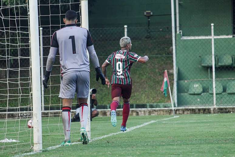 Keven Samuel marcou duas vezes no triunfo tricolor &ndash;