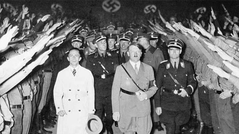 Cerca de 10,2 milh&otilde;es de alem&atilde;es se tornaram membros do partido pol&iacute;tico de Adolf Hitler, entre 1925 e 1945