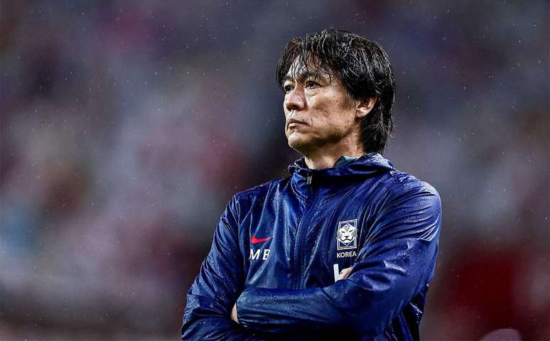 హాంగ్ మ్యుంగ్-బో తన ఆరవ ప్రపంచ కప్‌లో పాల్గొంటాడు, కోచ్‌గా అతని రెండవది -