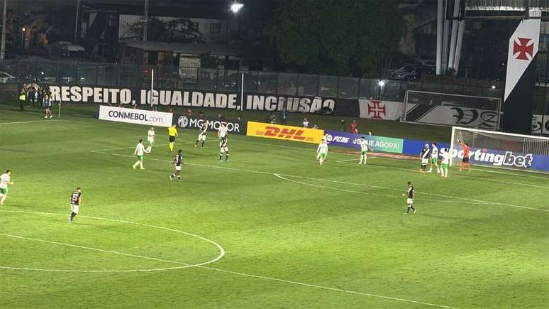 Vasco luta, mas perde em casa na Sula.