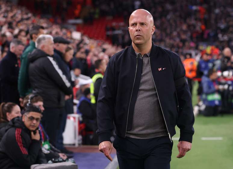 Arne Slot durante a derrota do Liverpool para o PSG 