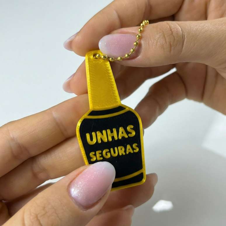 இன்று, ஒரு கைவினைஞராக கரினாவின் சொந்த வேலையை விட, திறப்பாளரின் விற்பனை ஏற்கனவே அதிக வருவாயை உருவாக்குகிறது