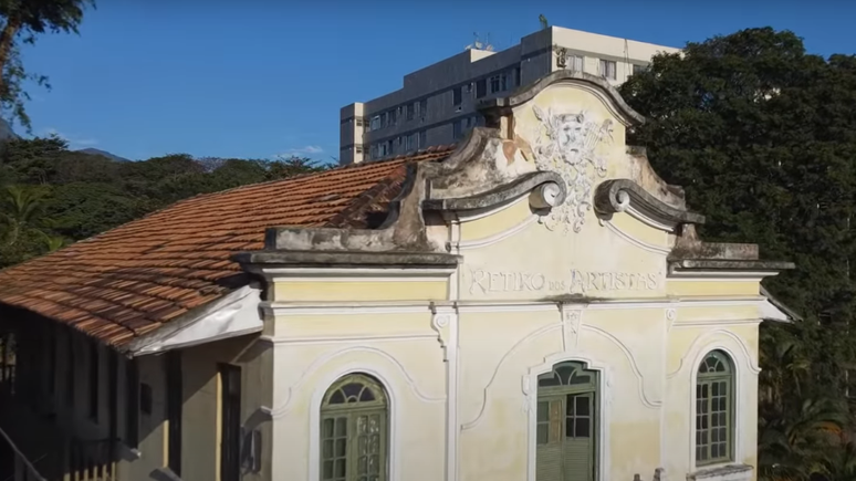 Fachada do Retiro dos Artistas