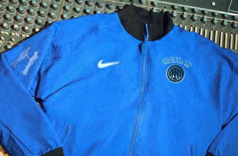 Divulga&ccedil;&atilde;o - Legenda: Jaqueta comemorativa da Inter em homenagem aos 50 anos do &aacute;lbum Wish You Were Here, da banda brit&acirc;nica Pink Floyd