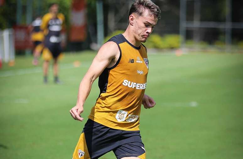 Igor Felisberto come&ccedil;a a ganhar espa&ccedil;o no profissional do S&atilde;o Paulo &ndash;