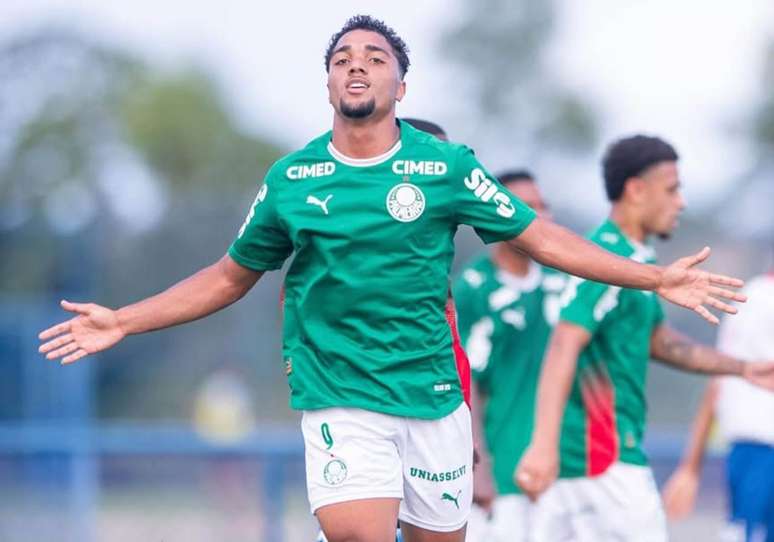 Heittor comemora um dos tr&ecirc;s gols marcados na vit&oacute;ria sobre o Bahia no Brasileir&atilde;o Sub 20 &ndash;