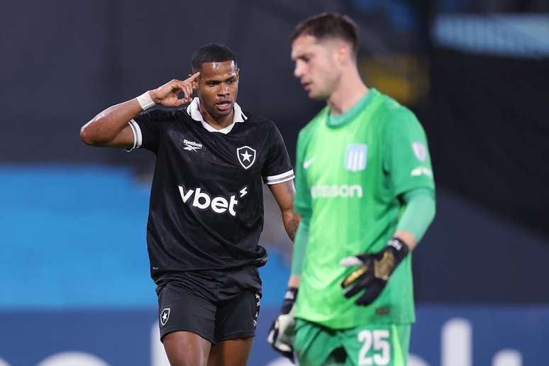 J&uacute;nior Santos segue em atividade em canchas argentinas &ndash;